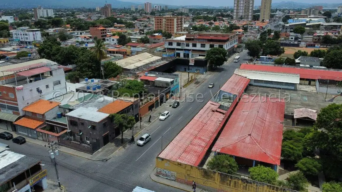 Comercial (Edificio) en Venta en Centro, Lara - 52