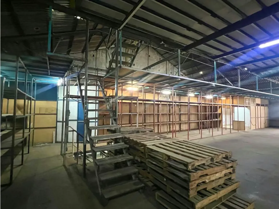 En Alquiler o Venta Galpon Industrial. Cementerio Libertador - Caracas - 18