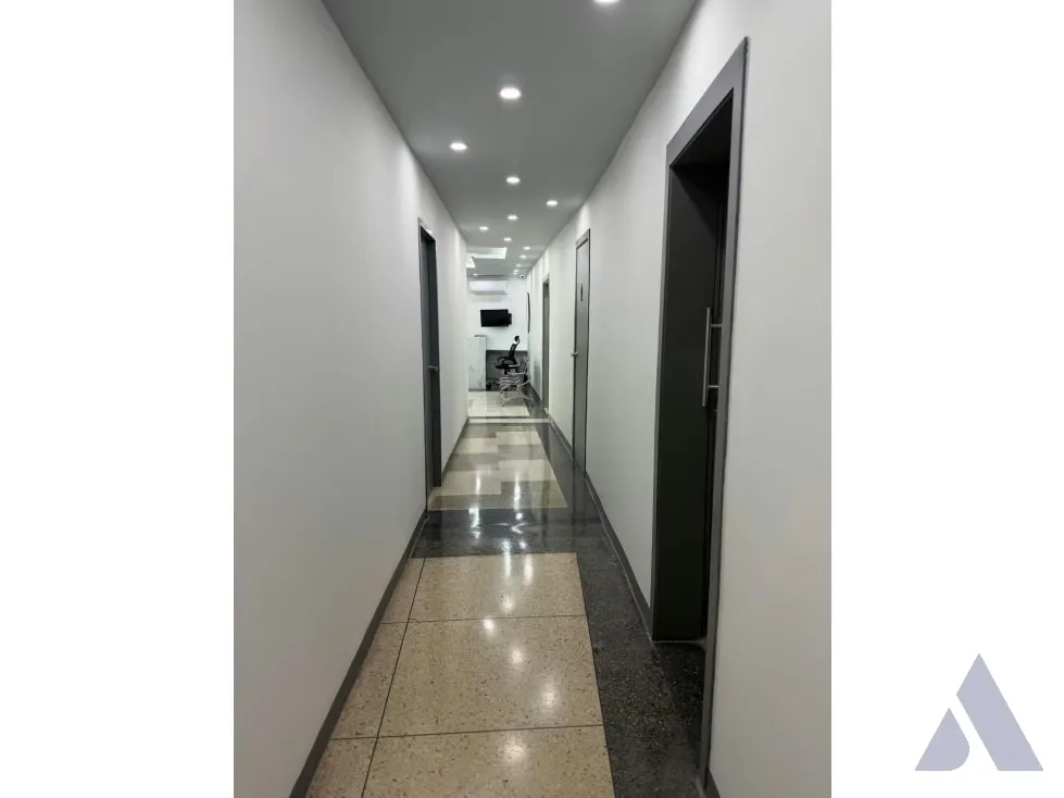 Alquilo oficina 420m2 San Román 3888 - 9