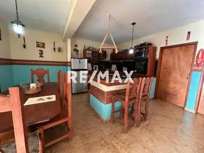 CASA EN VENTA EN GUANADITO SUR