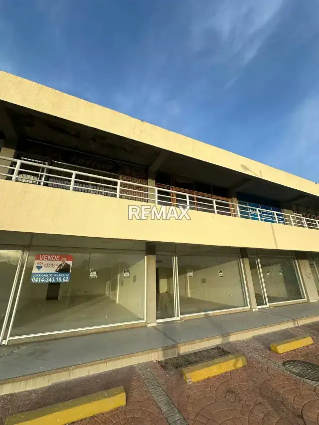 Vende Espacioso Local En Tucacas Listo Para Operar En El Centro Comercial Caribbean