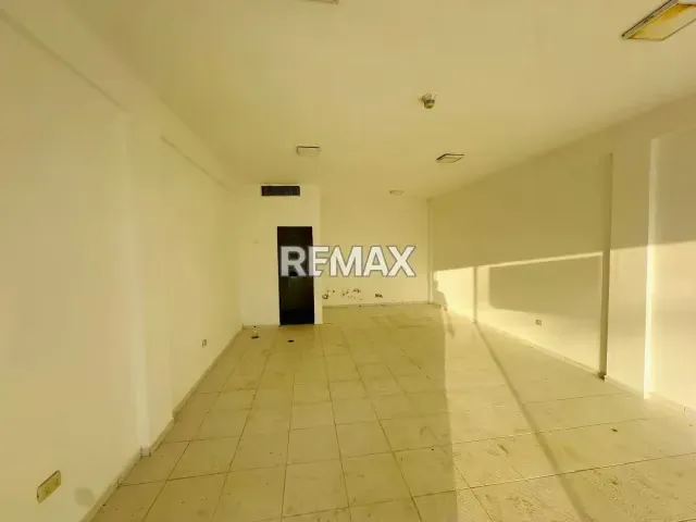 Vende Espacioso Local En Tucacas Listo Para Operar En El Centro Comercial Caribbean - 2