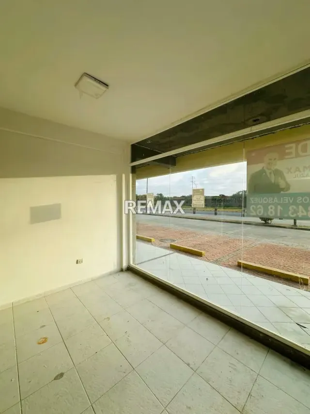 Vende Espacioso Local En Tucacas Listo Para Operar En El Centro Comercial Caribbean - 6