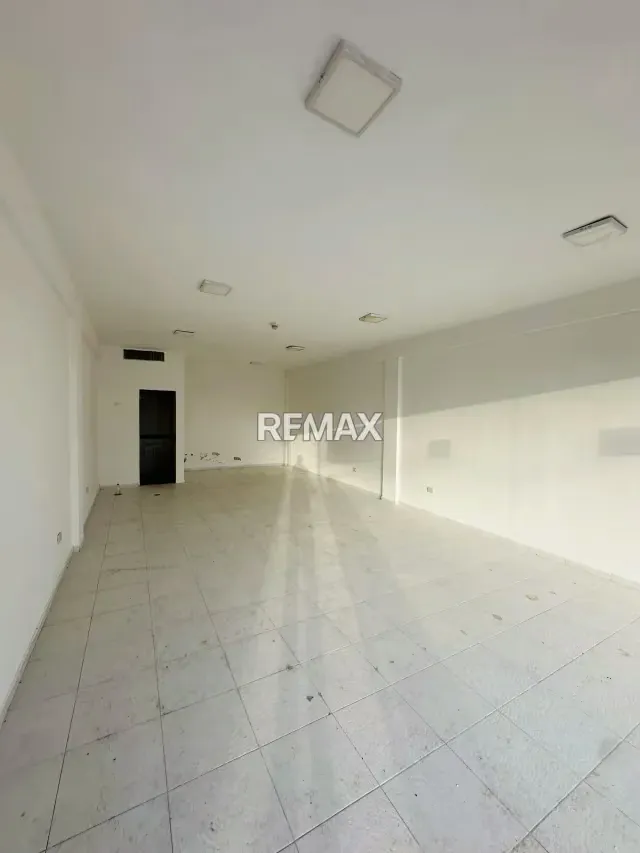 Vende Espacioso Local En Tucacas Listo Para Operar En El Centro Comercial Caribbean - 7
