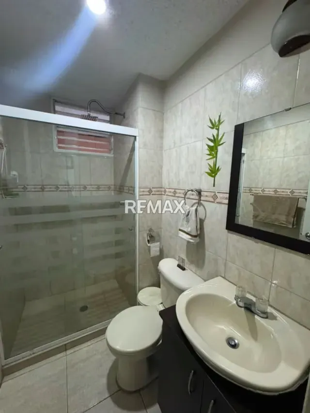 Bello Apartamento ubicado en Resid. Sotavento I, Av Pedro León Torres - 7