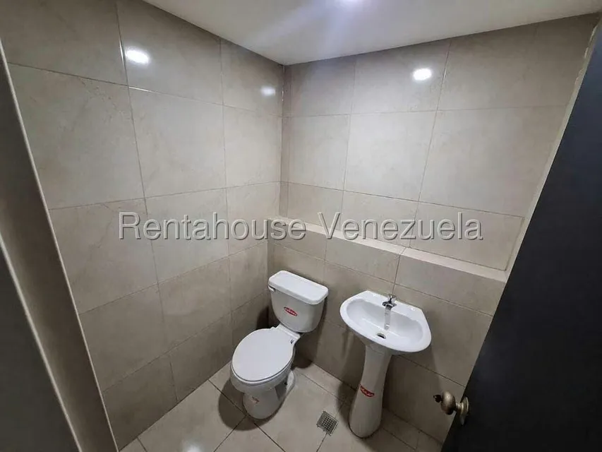 Local Comercial en Alquiler en Chuao, Distrito Metropolitano - 8