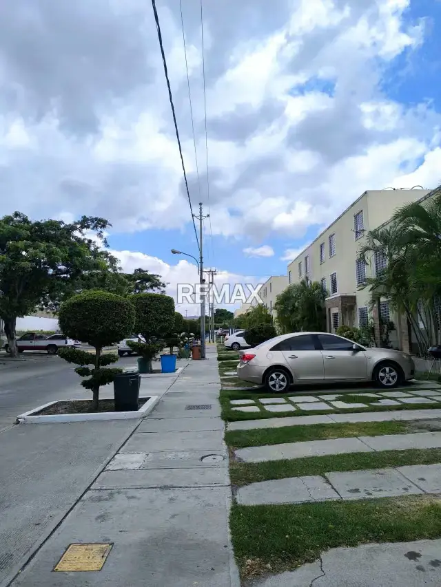 TOWNHOUSE EN CAMINO DE TARABANA