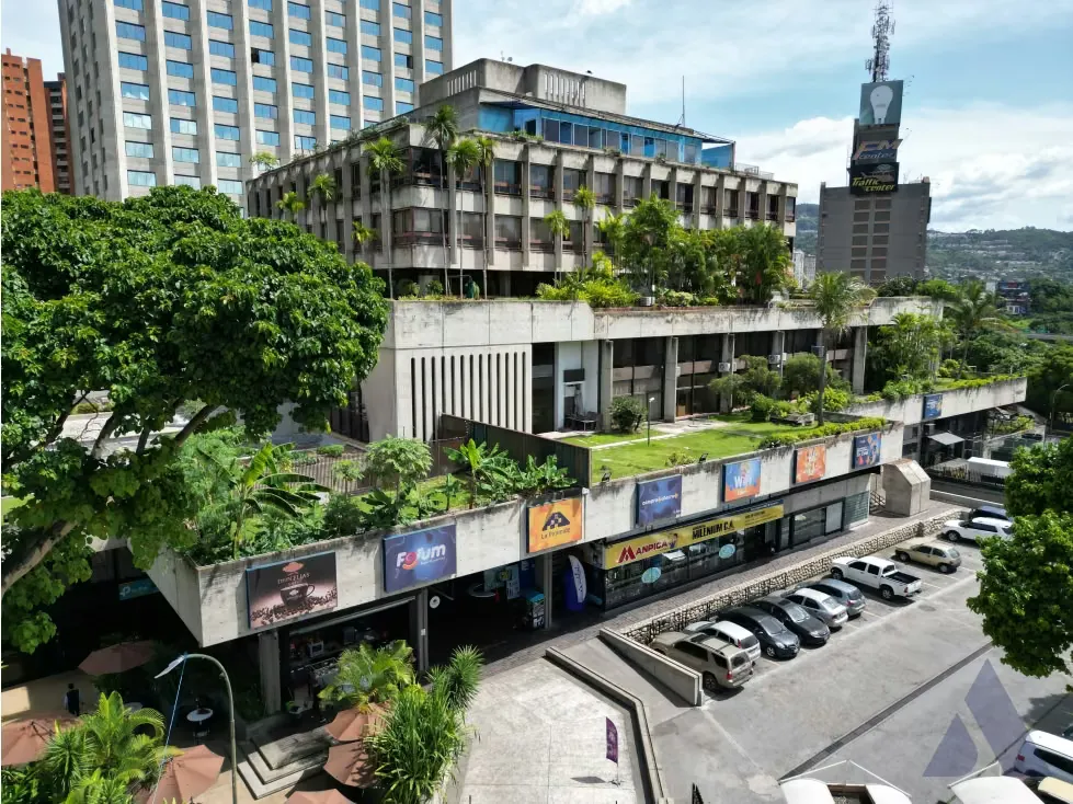 Vendo/alquilo oficina 220m2 C.C. La Pirámide Prados Del Este 9552