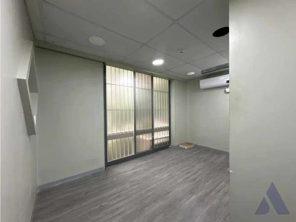 Vendo/alquilo oficina 220m2 C.C. La Pirámide Prados Del Este 9552 - 12