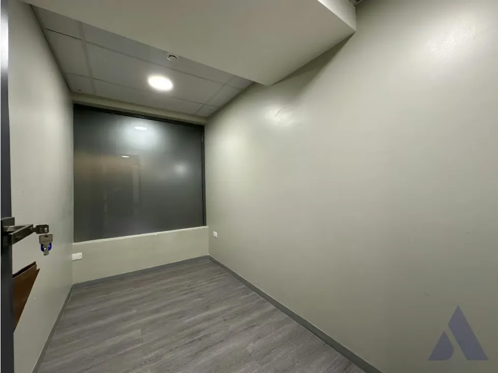 Vendo/alquilo oficina 220m2 C.C. La Pirámide Prados Del Este 9552 - 5
