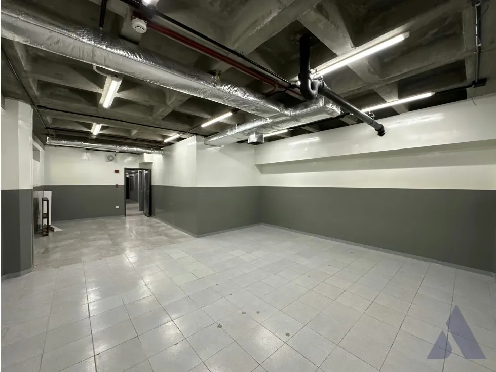 Vendo/alquilo oficina 220m2 C.C. La Pirámide Prados Del Este 9552 - 8