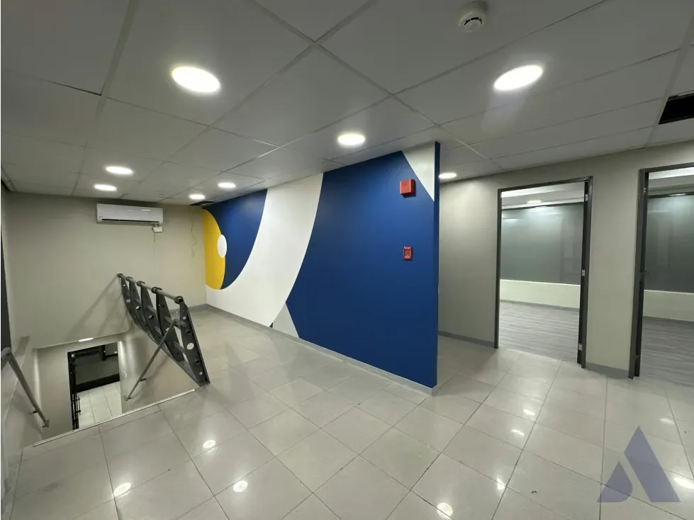 Vendo/alquilo oficina 220m2 C.C. La Pirámide Prados Del Este 9552 - 9