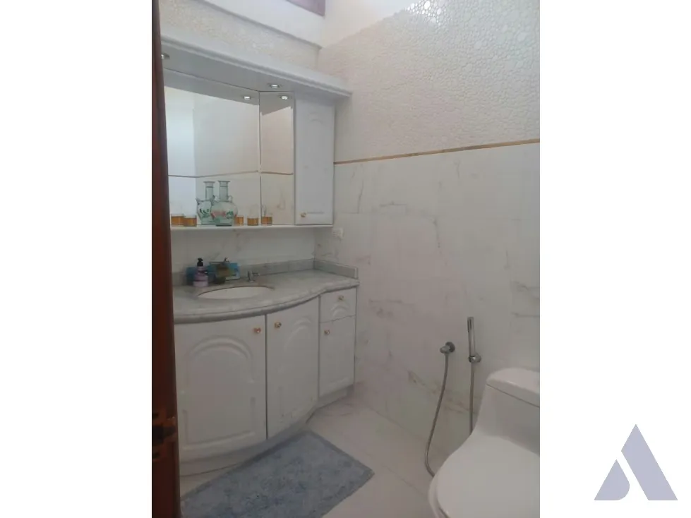 VENTA CASA300m2 6H/7B/2E, ANEXO CALLE CERRADA URB Santa Sofia 9915 - 16