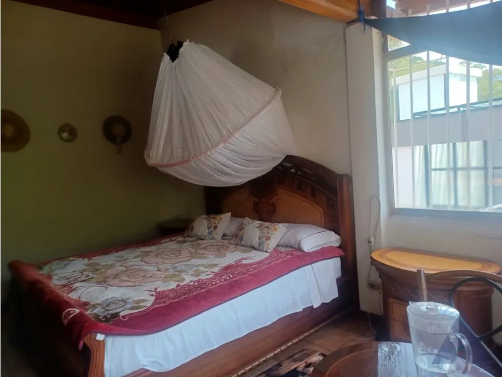 VENTA CASA300m2 6H/7B/2E, ANEXO CALLE CERRADA URB Santa Sofia 9915 - 17