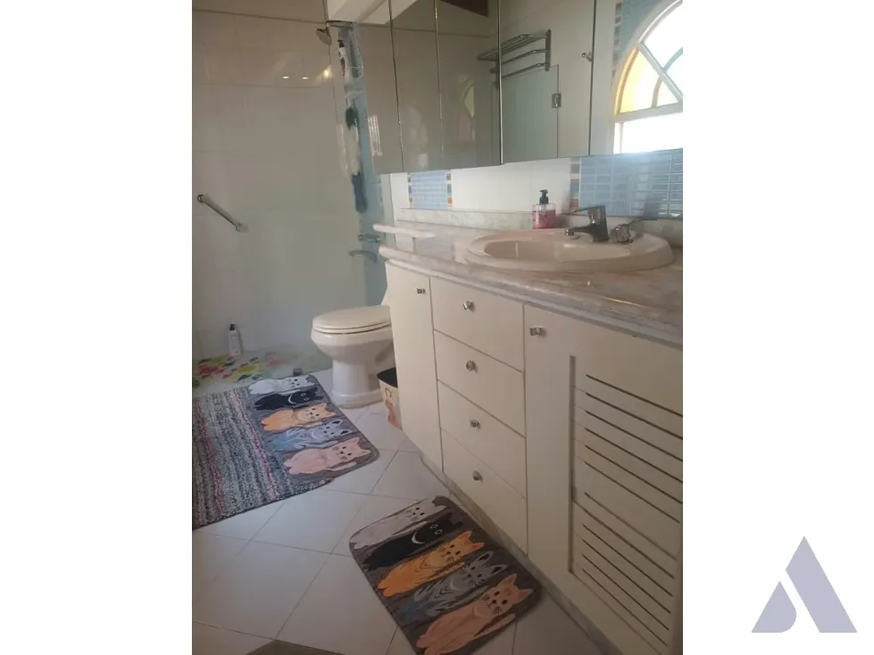 VENTA CASA300m2 6H/7B/2E, ANEXO CALLE CERRADA URB Santa Sofia 9915 - 33