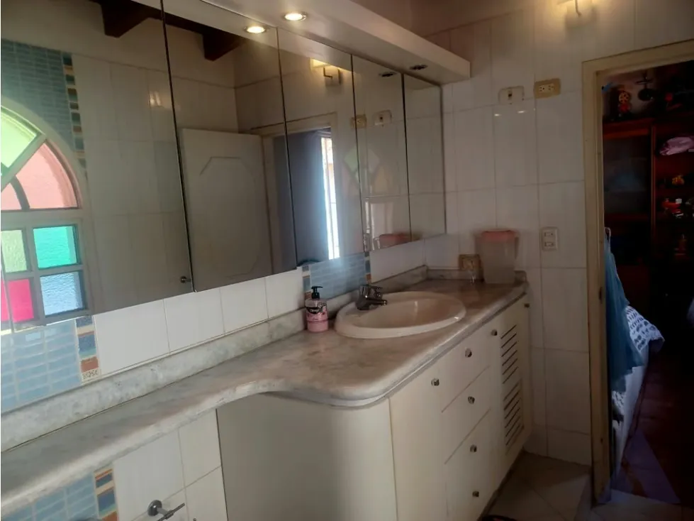 VENTA CASA300m2 6H/7B/2E, ANEXO CALLE CERRADA URB Santa Sofia 9915 - 34