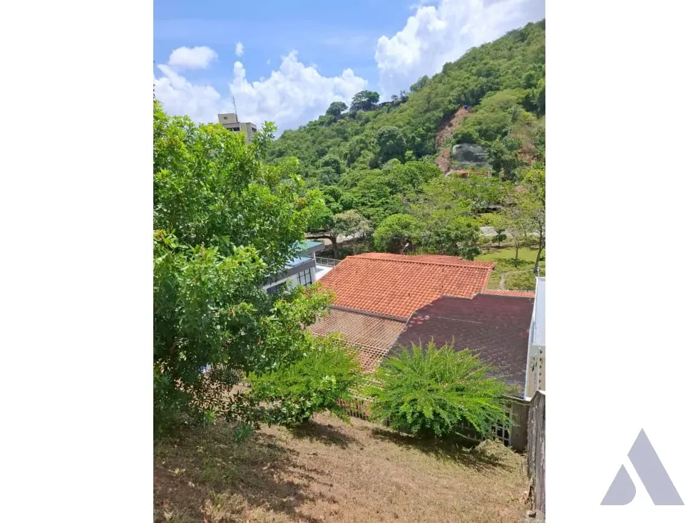 VENTA CASA300m2 6H/7B/2E, ANEXO CALLE CERRADA URB Santa Sofia 9915 - 44