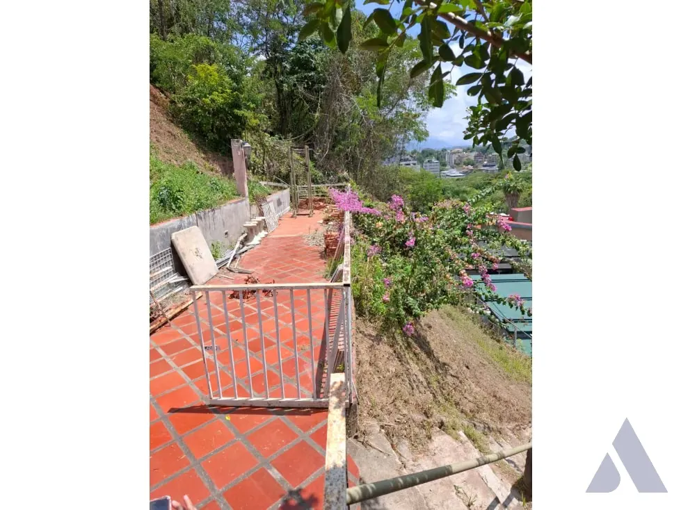 VENTA CASA300m2 6H/7B/2E, ANEXO CALLE CERRADA URB Santa Sofia 9915 - 46
