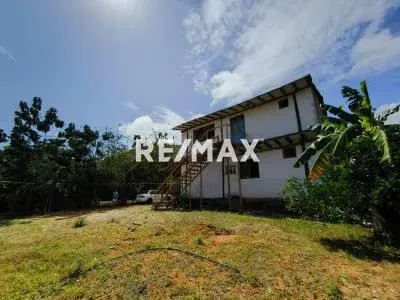 En venta amplia y acogedora casa para remodelar ubicada en una zona tranquila rodeada de naturaleza en Guacuco, Isla de Margarita. - 2