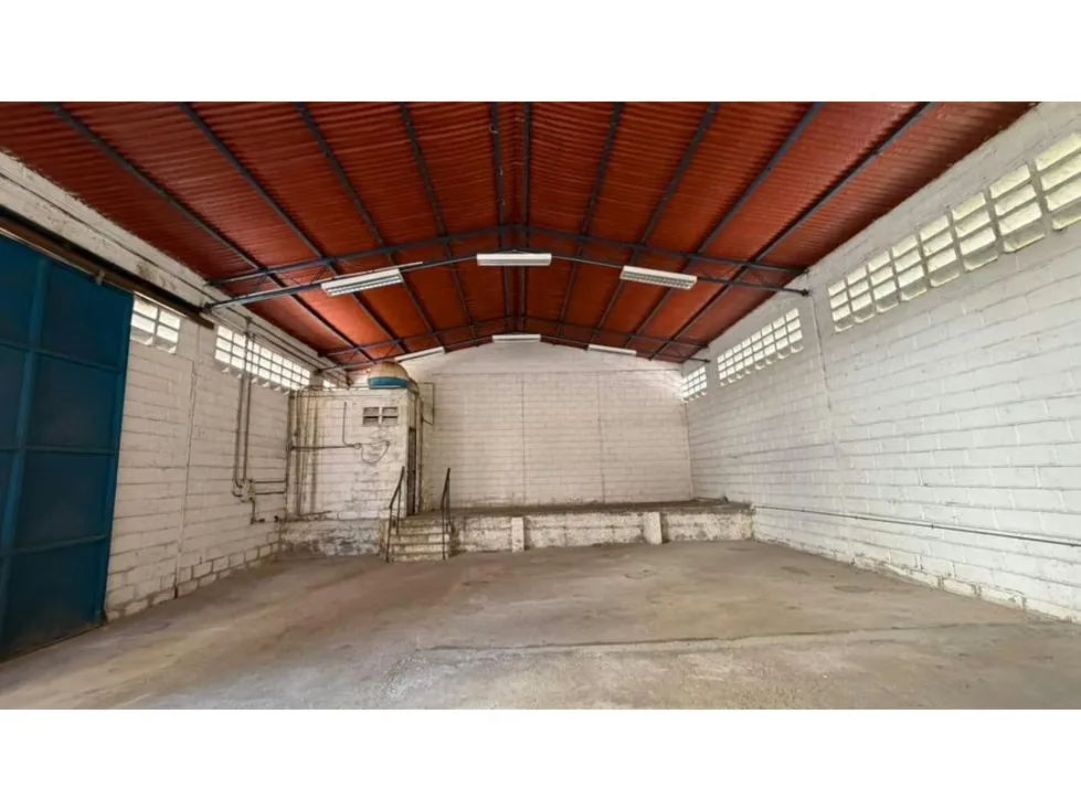 Vendo galpón 3000m2 Maripérez 0883 - 8