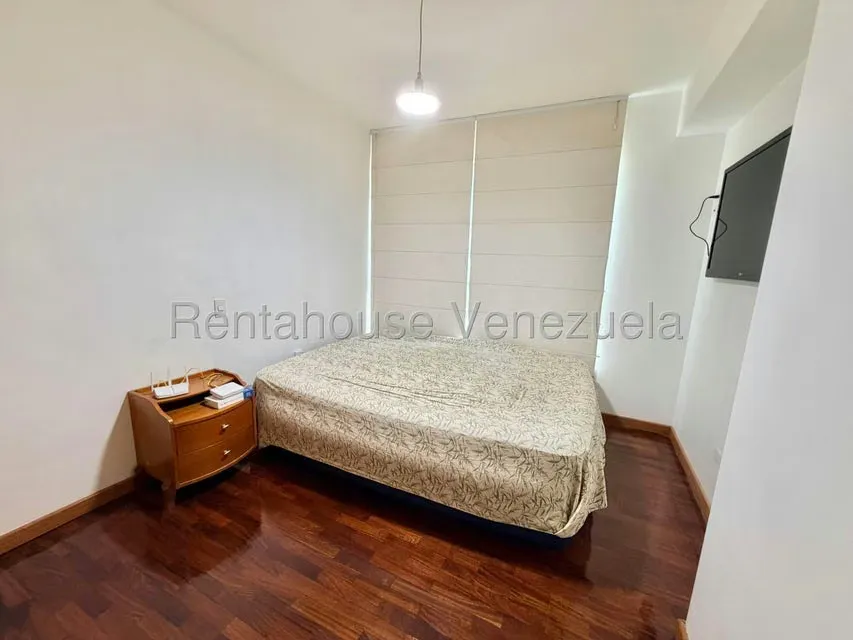 Apartamento (1 Nivel) en Alquiler en El Rosal, Distrito Metropolitano - 25