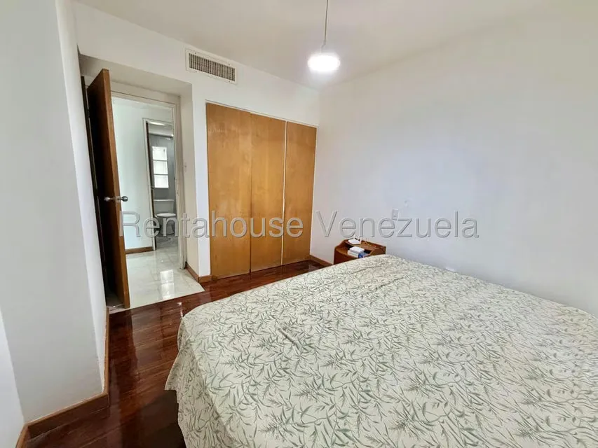 Apartamento (1 Nivel) en Alquiler en El Rosal, Distrito Metropolitano - 26