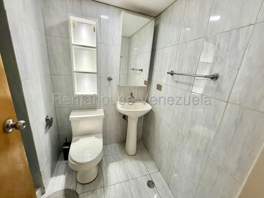 Apartamento (1 Nivel) en Alquiler en El Rosal, Distrito Metropolitano - 27