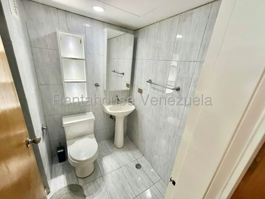 Apartamento (1 Nivel) en Alquiler en El Rosal, Distrito Metropolitano - 29