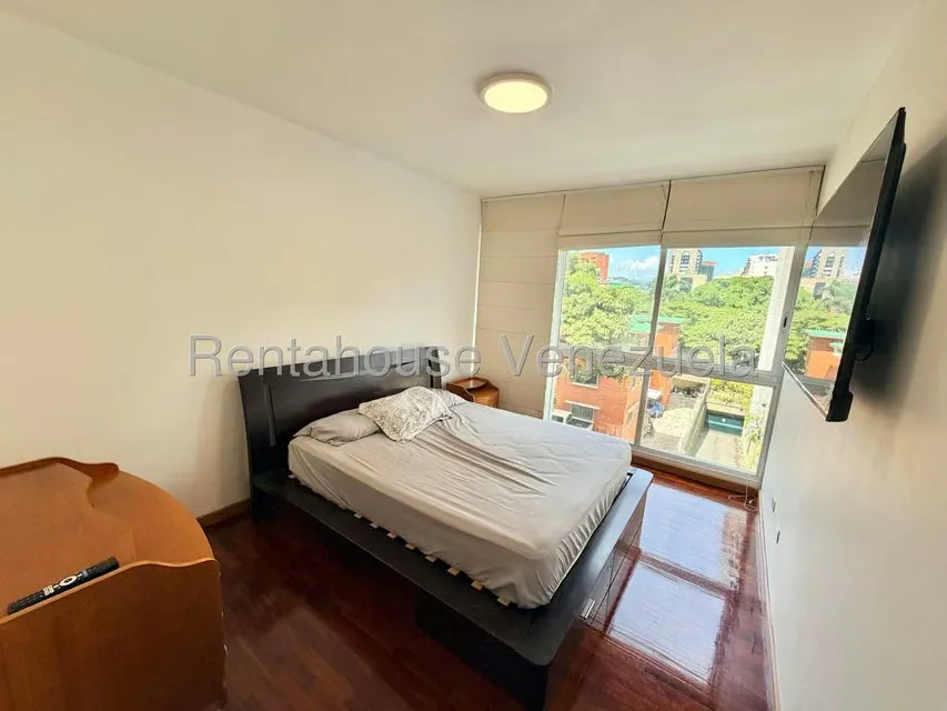 Apartamento (1 Nivel) en Alquiler en El Rosal, Distrito Metropolitano - 32