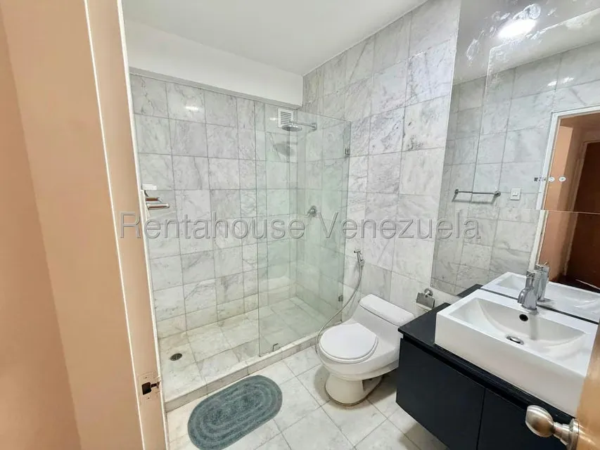 Apartamento (1 Nivel) en Alquiler en El Rosal, Distrito Metropolitano - 33