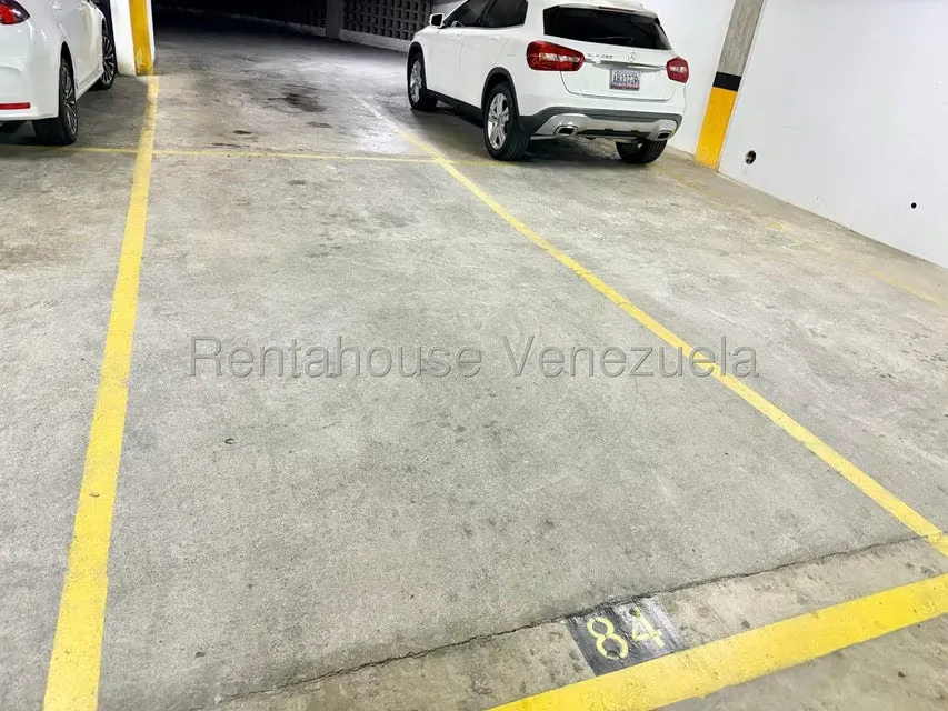 Apartamento (1 Nivel) en Alquiler en El Rosal, Distrito Metropolitano - 37