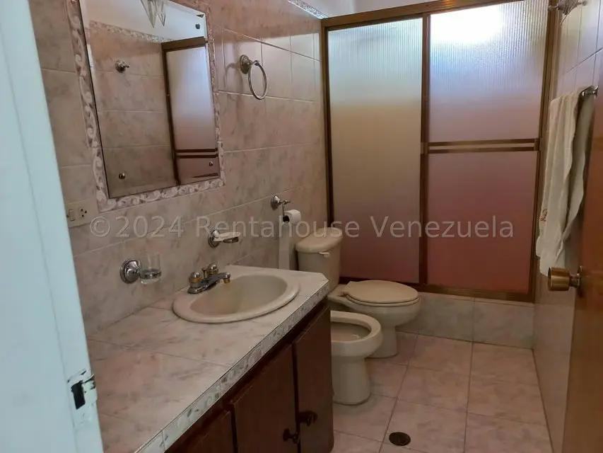 Casa (Multipes Niveles) en Venta en Prados del Este, Distrito Metropolitano - 35