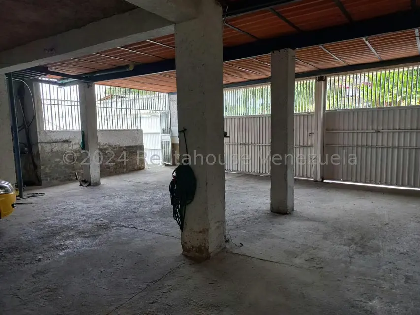 Casa (Multipes Niveles) en Venta en Prados del Este, Distrito Metropolitano - 71