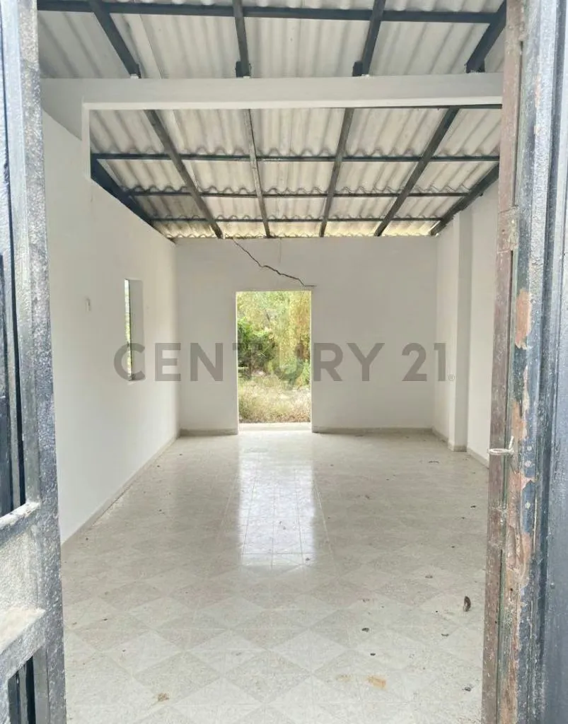 VIVIENDA IDEAL PARA COMERCIO O VIVIENDA FAMILIAR EN UBICACION PRIVILEGIADA - 2