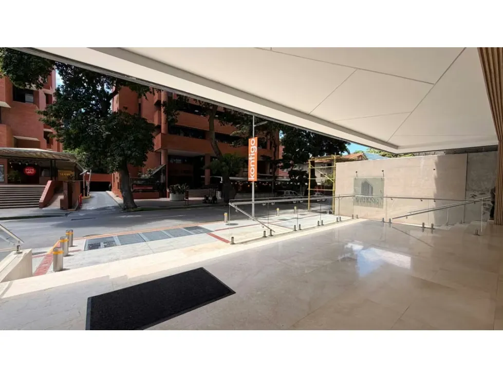 Se vende/alquila Local Comercial 855,48m² 2b Las Mercedes - 6
