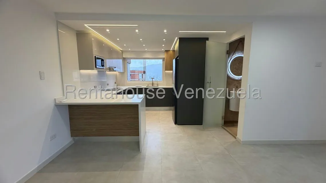 Apartamento (1 Nivel) en Alquiler en Colinas de Bello Monte, Distrito Metropolitano