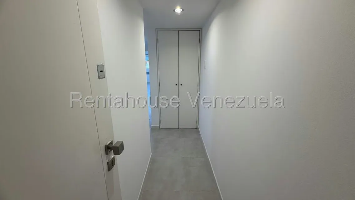 Apartamento (1 Nivel) en Alquiler en Colinas de Bello Monte, Distrito Metropolitano - 2