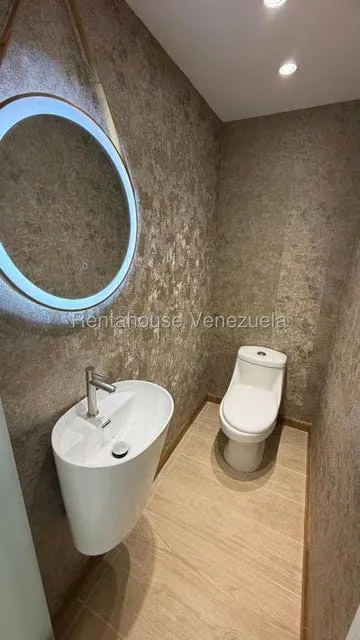 Apartamento (1 Nivel) en Alquiler en Colinas de Bello Monte, Distrito Metropolitano - 11
