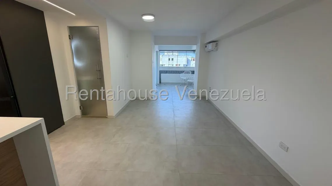 Apartamento (1 Nivel) en Alquiler en Colinas de Bello Monte, Distrito Metropolitano - 12
