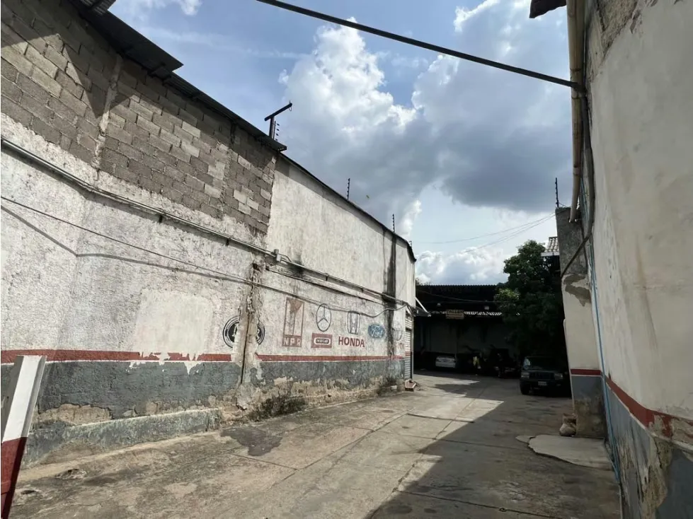 En Venta Galpon Industrial en Av. Roosvelt. Caracas - Distrito Capital - 2