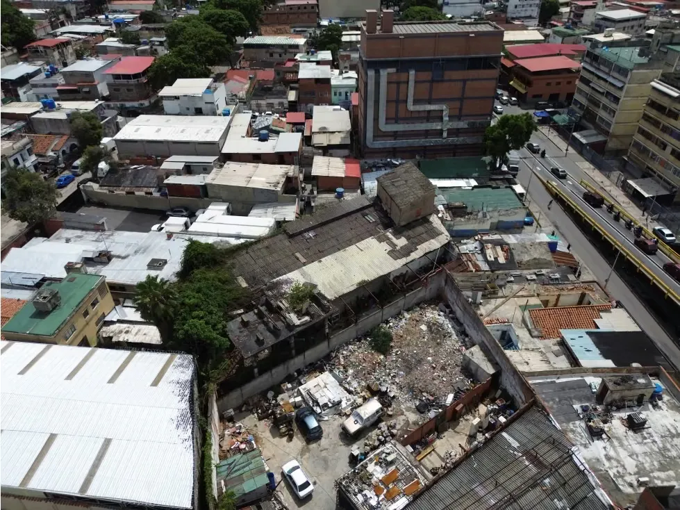 En Venta Galpon Industrial en Av. Roosvelt. Caracas - Distrito Capital - 8