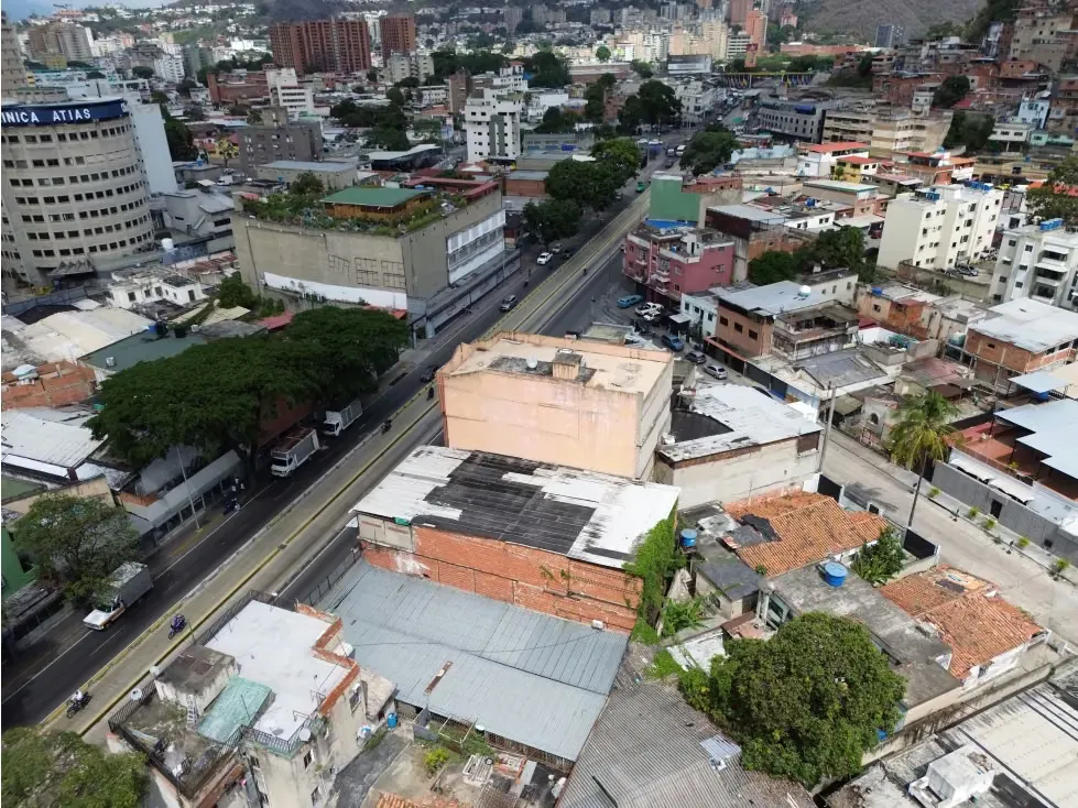 En Venta Galpon Industrial en Av. Roosvelt. Caracas - Distrito Capital - 9