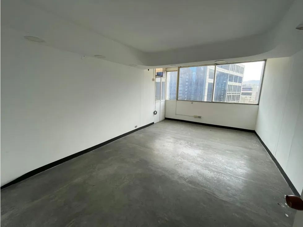 Vendo/alquilo oficina 117m2 Torre Roraima 9383 - 5