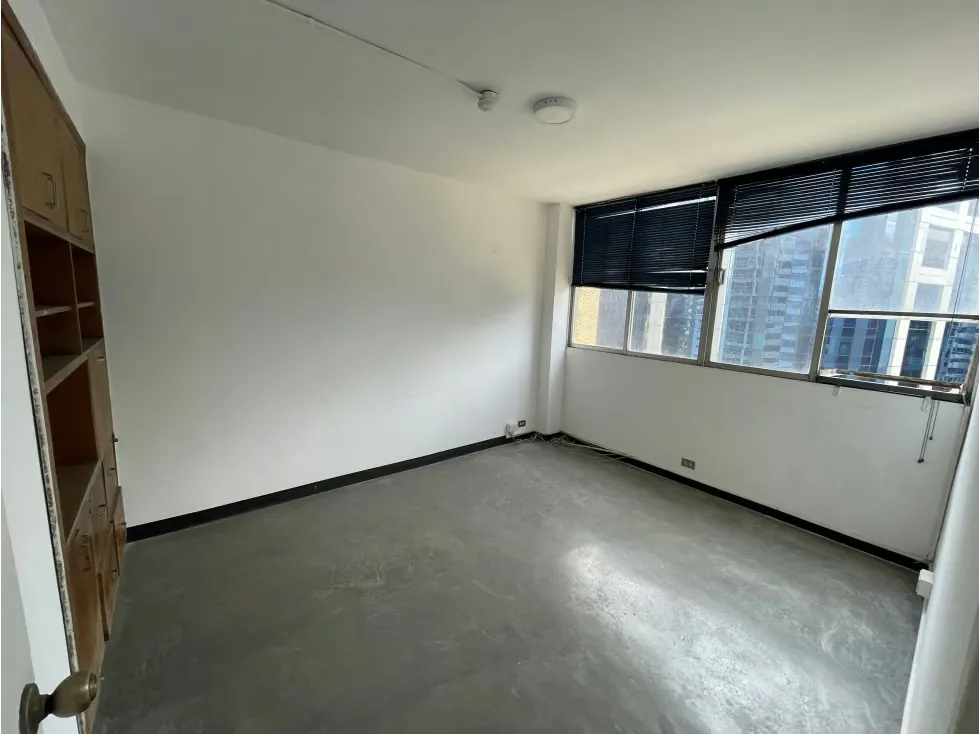 Vendo/alquilo oficina 117m2 Torre Roraima 9383 - 8