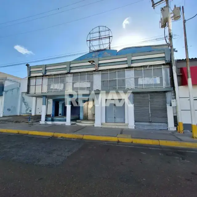 EN VENTA LOCAL COMERCIAL DE DOS NIVELES EN PUERTO LA CRUZ