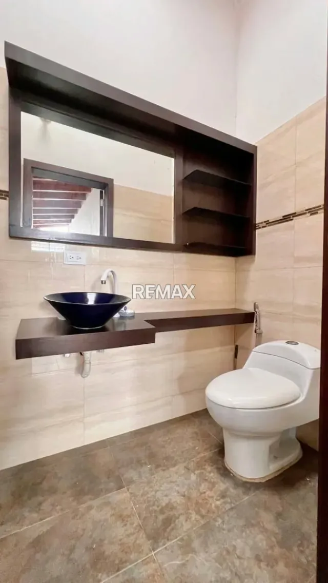Quinta Remodelada Ubicada en los Naranjos a pocos metros de la Avenida España y Pueblo - 8