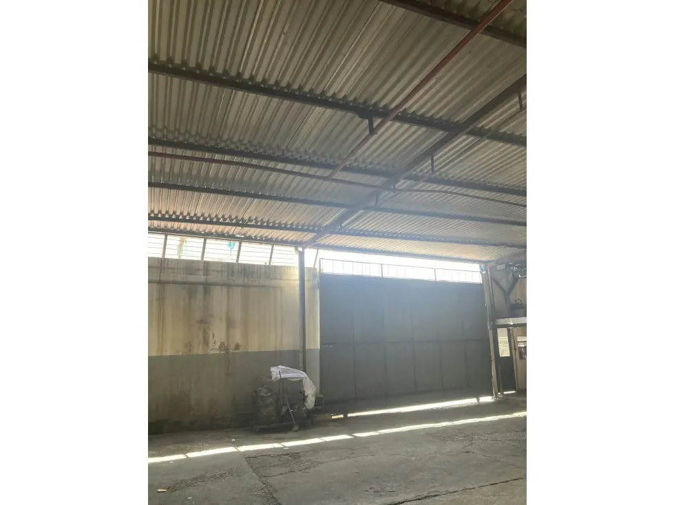 Alquilo mezzanina 450m2 Boleita 8652 - 2