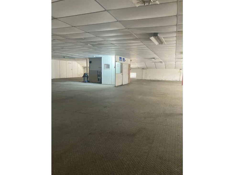 Alquilo mezzanina 450m2 Boleita 8652 - 11