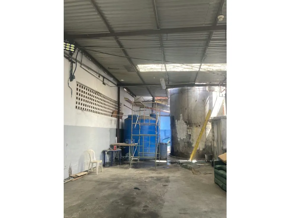 Alquilo mezzanina 450m2 Boleita 8652 - 18