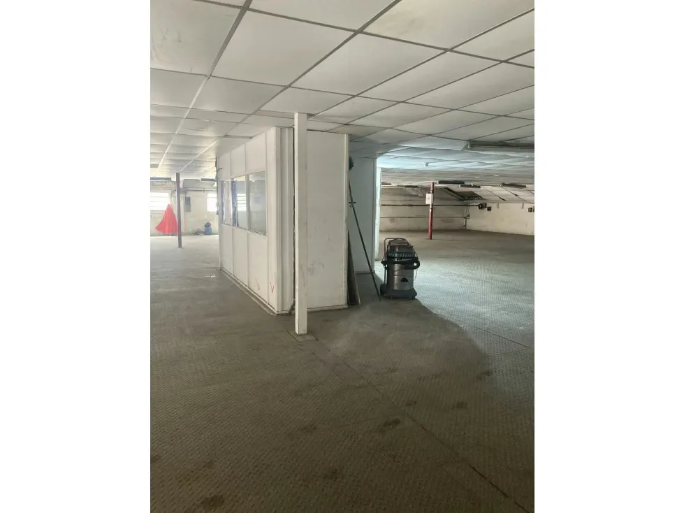 Alquilo mezzanina 450m2 Boleita 8652 - 8